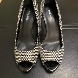 Black and White Nine West Dress Shoes